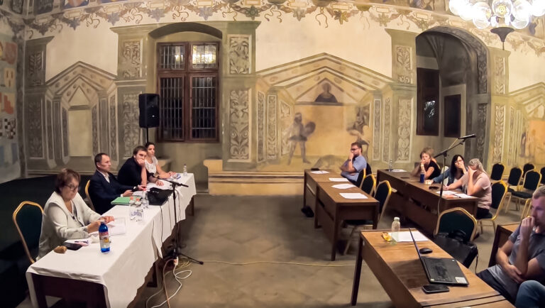 Neuvěřitelný postup radních v Budyni. Byt přidělili narychlo jednomu z nich!